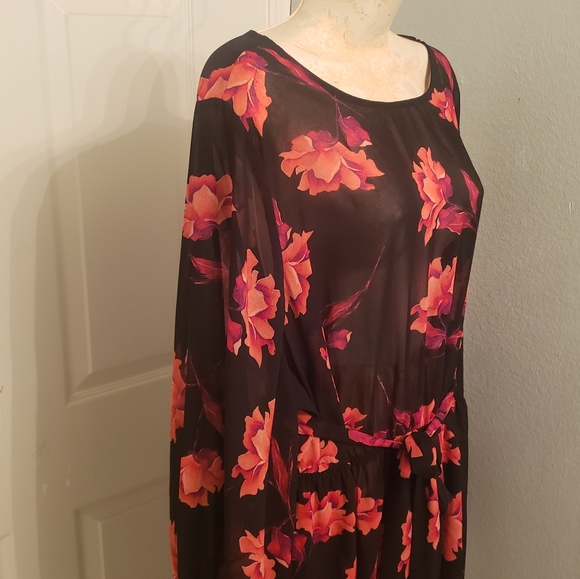 Plus Size Black Rose Long sleeve Maxi - Picture 2 of 9